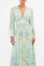 Load image into Gallery viewer, Dreaming In Dutch Flared Sleeve Dress
